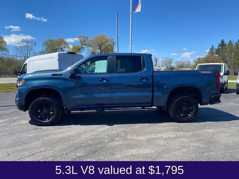 Used 2024 Chevrolet Silverado 1500 LT Trail Boss w/ Convenience Package II AWD/4WD image 2