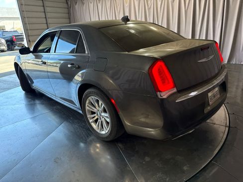 Used 2019 Chrysler 300 Touring L w/ Quick Order Package 22F RWD image 7