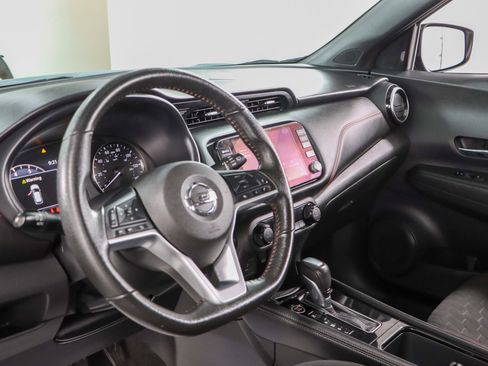 Used 2021 Nissan Kicks SR image 22