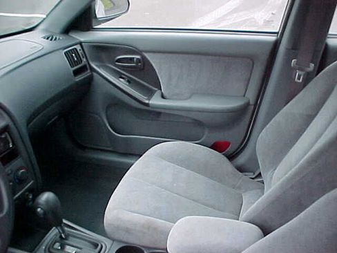 Used 2005 Hyundai Elantra GLS image 9