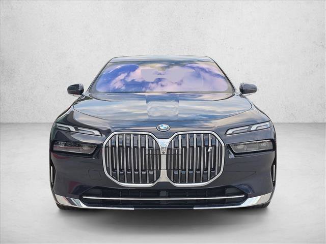 Used 2023 BMW i7 xDrive60 w/ Parking Assistance Package AWD/4WD image 2