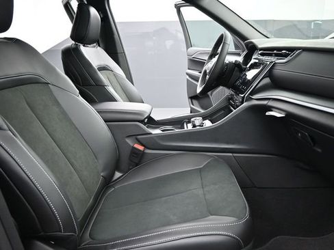 New 2025 Jeep Grand Cherokee Laredo image 25