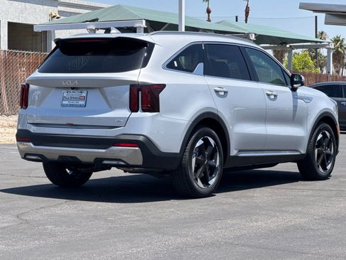 Used 2025 Kia Sorento EX w/ EX Panoramic Sunroof Package AWD/4WD image 3