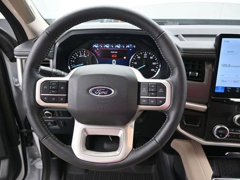 Used 2024 Ford Expedition XLT RWD image 6