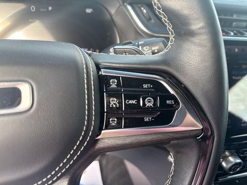 Used 2022 Jeep Grand Cherokee Overland w/ Adv Protech Group III image 19