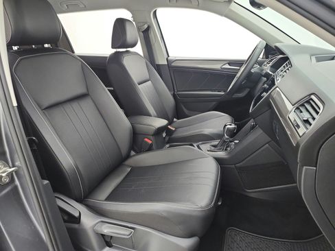 Used 2022 Volkswagen Tiguan SE FWD image 19