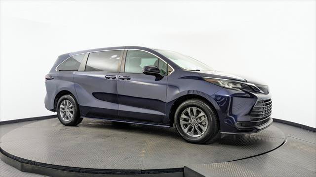 Used 2023 Toyota Sienna LE FWD image 11