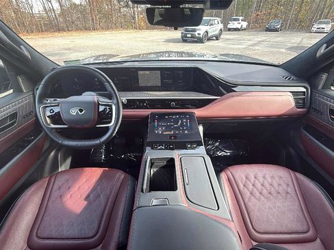 Certified 2025 INFINITI QX80 Autograph image 13