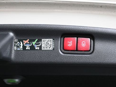 Certified 2025 Mercedes-Benz C 300 4MATIC Sedan image 33