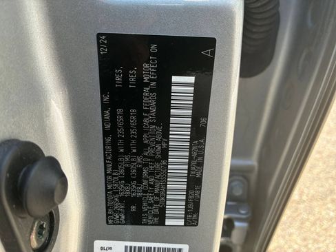 Used 2025 Toyota Highlander LE FWD image 18