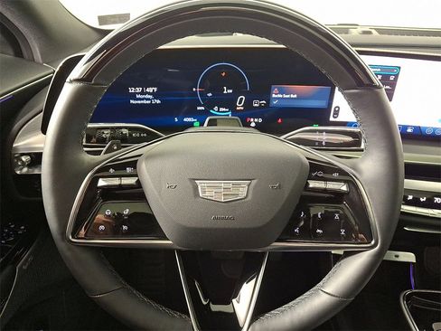 Used 2025 Cadillac Lyriq Sport image 21