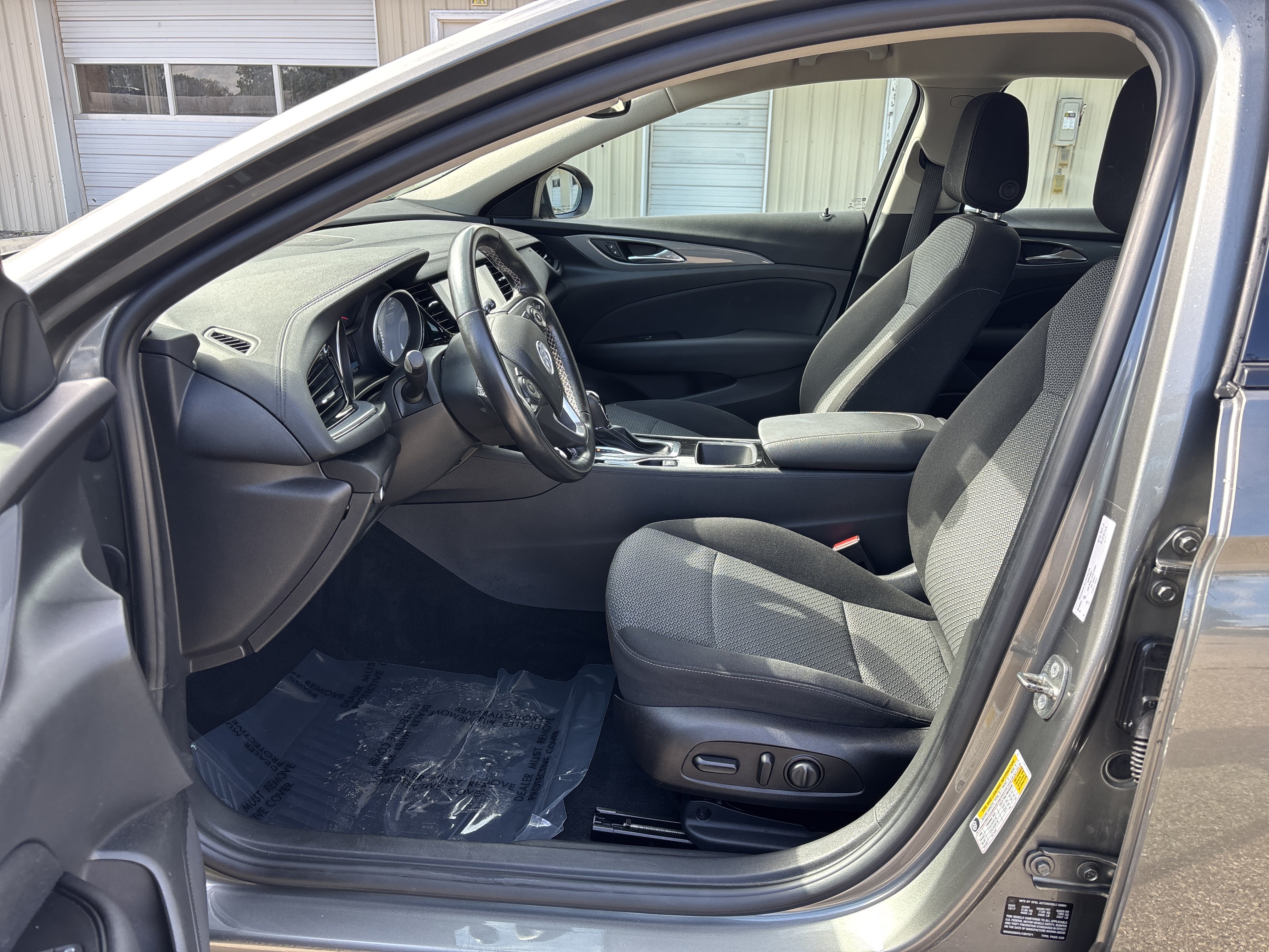 Used 2018 Buick Regal Preferred w/ Sights and Sounds Package AWD/4WD image 15