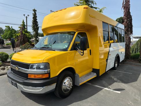 Used 2014 Chevrolet Express 4500 RWD image 6