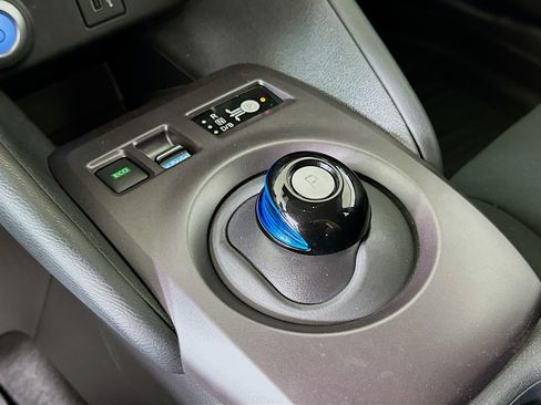 Used 2025 Nissan Leaf S FWD image 24