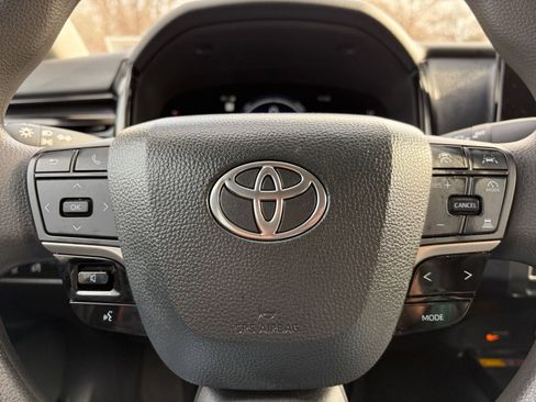 Used 2025 Toyota Camry LE image 27