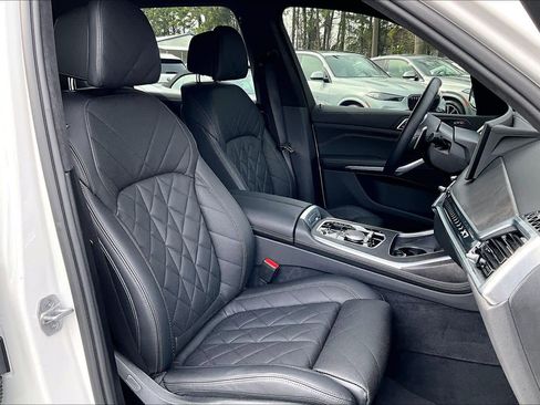 Certified 2024 BMW X7 xDrive40i w/ M Sport Package image 9