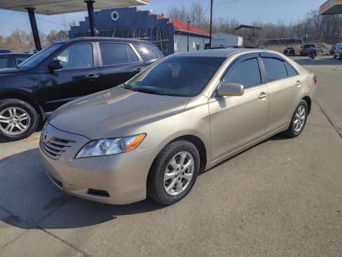 Used 2008 Toyota Camry LE image 1