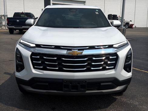 Certified 2025 Chevrolet Equinox LT w/ Safety and Technology Package AWD/4WD image 3