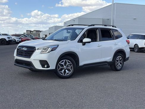 Used 2024 Subaru Forester Premium AWD/4WD image 3