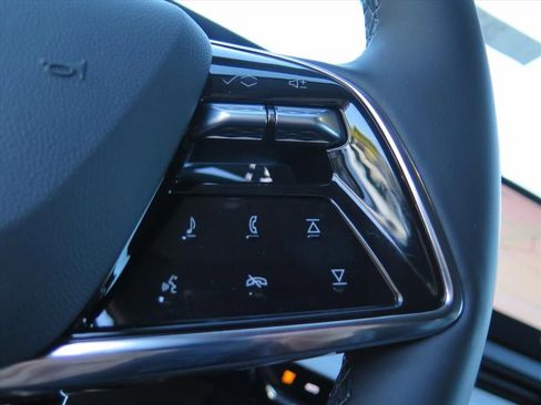 New 2026 Cadillac Optiq Luxury 1 image 19