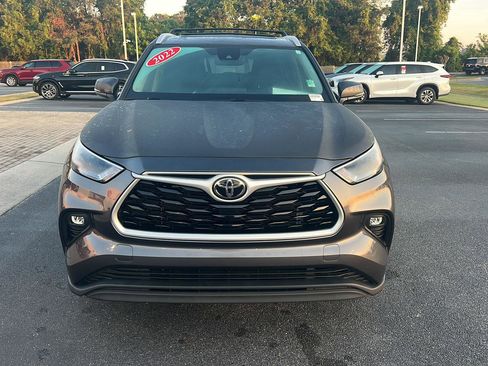 Used 2022 Toyota Highlander XLE image 9
