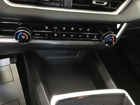 Used 2026 Chevrolet Equinox LT w/ Convenience Package II AWD/4WD image 24