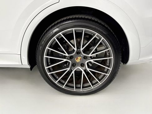 Used 2023 Porsche Cayenne Coupe AWD/4WD image 31