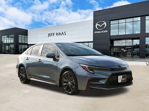 Used 2025 Toyota Corolla SE image 4