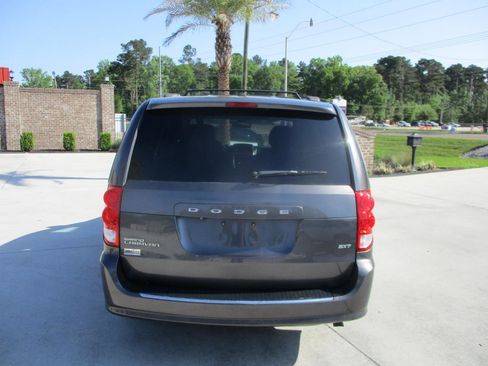 Used 2020 Dodge Grand Caravan SXT image 11