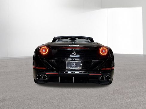 Used 2015 Ferrari California T RWD image 27