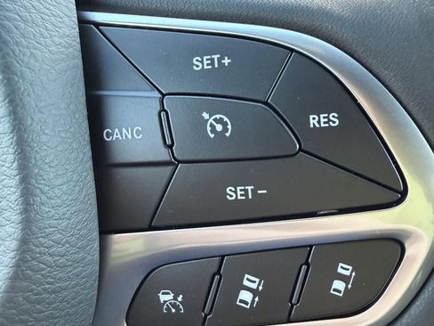 New 2026 Chrysler Pacifica Select image 15