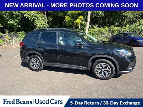 Used 2019 Subaru Forester Premium w/ All-Weather Package AWD/4WD image 4