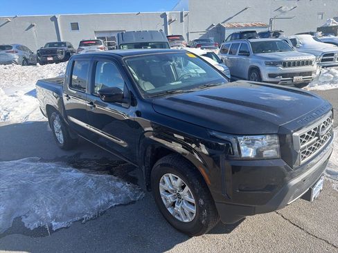 Used 2022 Nissan Frontier SV image 3