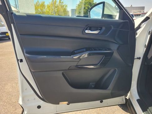 Certified 2022 Nissan Pathfinder SV w/ SV Premium Package FWD image 18
