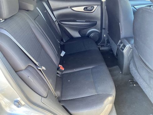 Used 2020 Nissan Rogue Sport S image 11