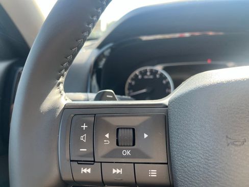 Used 2026 Nissan Pathfinder SV FWD image 14