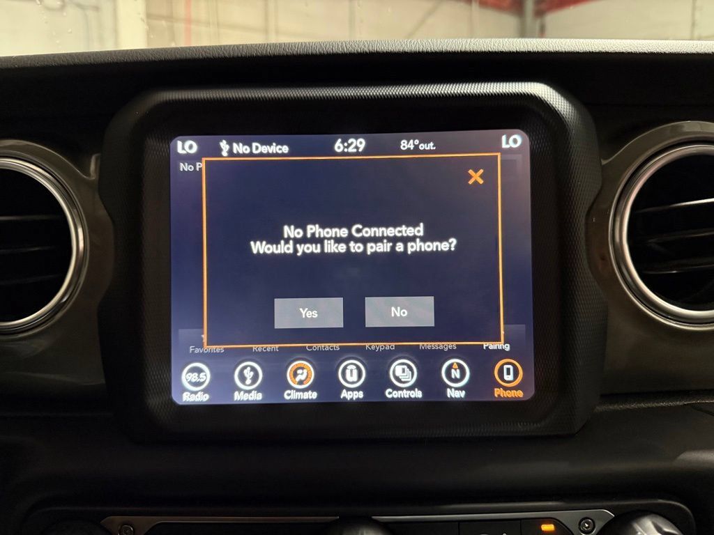 Used 2019 Jeep Wrangler Unlimited Sahara w/ Uconnect 4C Nav & Sound Group AWD/4WD image 17
