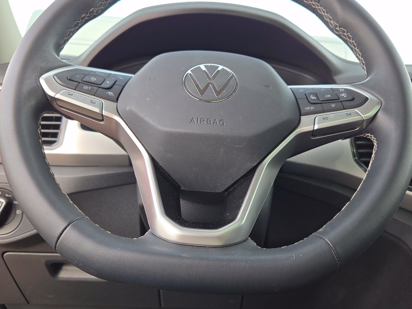 Used 2023 Volkswagen Atlas SEL AWD/4WD image 25