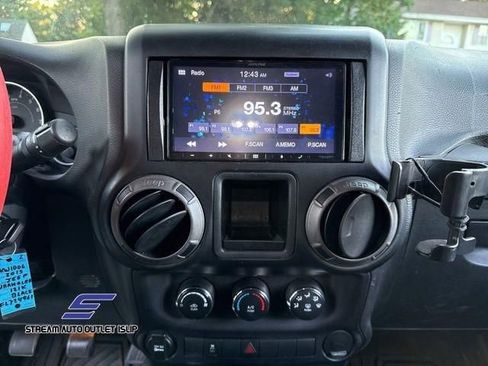 Used 2015 Jeep Wrangler Sport w/ Connectivity Group image 24