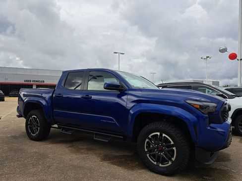 Used 2025 Toyota Tacoma TRD Sport AWD/4WD image 3