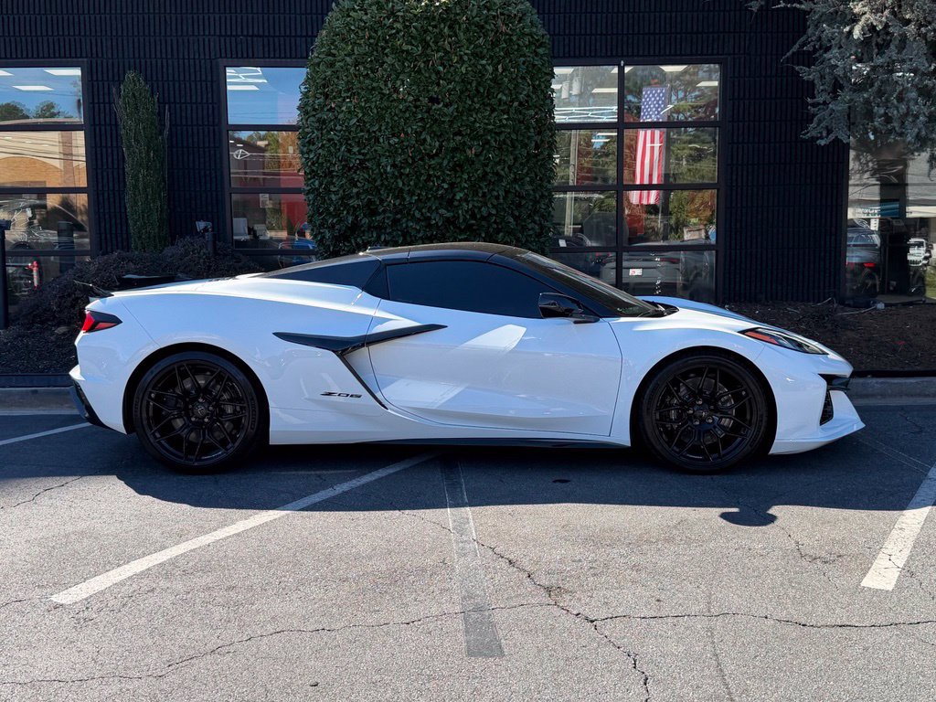 Used 2025 Chevrolet Corvette Z06 RWD image 20
