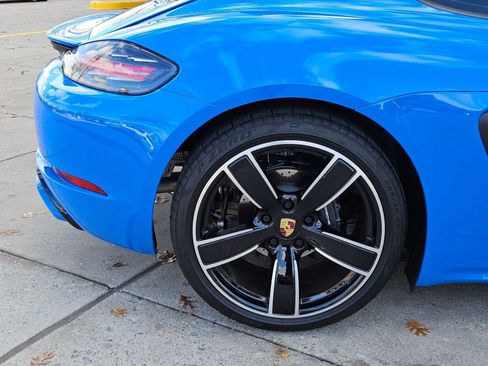 Used 2025 Porsche 718 Cayman image 12