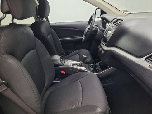 Used 2019 Dodge Journey SE image 21