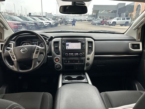 Used 2018 Nissan Titan SV w/ SV Convenience Package image 9