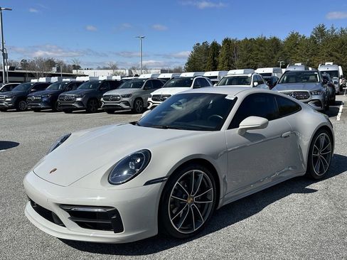 Used 2022 Porsche 911 Carrera image 4