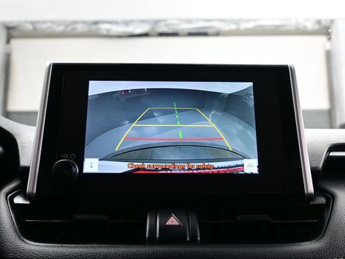 Used 2025 Toyota RAV4 XLE AWD/4WD image 18
