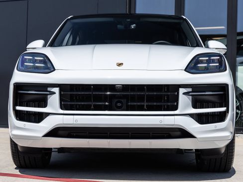 Certified 2026 Porsche Cayenne S AWD/4WD image 8