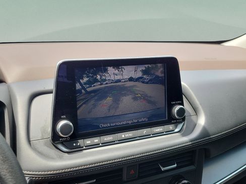 Used 2023 Nissan Rogue SV FWD image 9