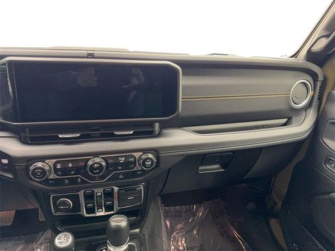 Used 2025 Jeep Gladiator Sport w/ Premium Package image 56