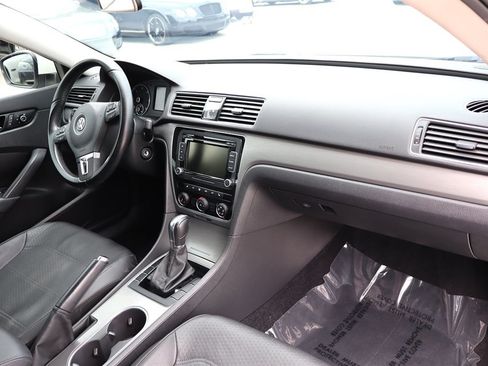 Used 2015 Volkswagen Passat TDI SE FWD image 18